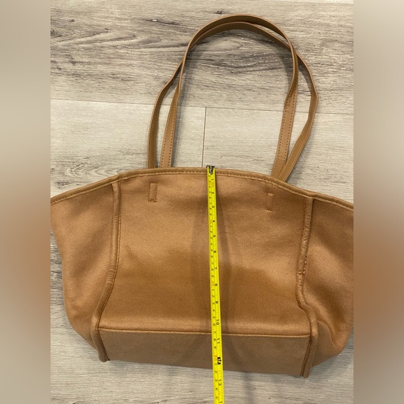 NEIMAN MARCUS Reversible Faux Shearling Fur Sherpa Tote Bag in Tan Camel - Picture 7 of 9